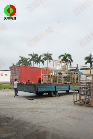 上?？蛻舳ㄖ频臏u流洗菜機及相關(guān)生產(chǎn)線組合設備發(fā)貨了...