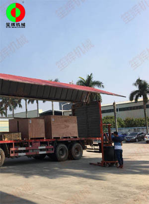 印尼經(jīng)銷定購(gòu)的一批氣泡洗菜機(jī)和毛輥機(jī)配件裝車出貨