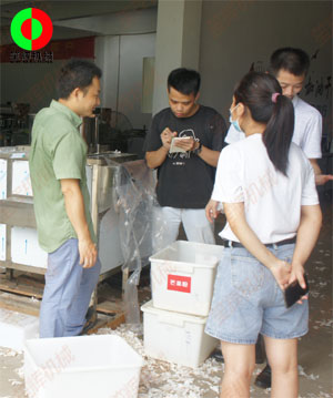 知名企業(yè)客戶考察公司現(xiàn)場,并測試大蒜加工生產(chǎn)設(shè)備！