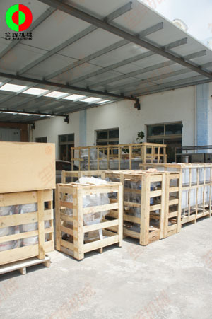 一批蔬果加工處理設(shè)備準(zhǔn)備裝車發(fā)貨，交付客戶！