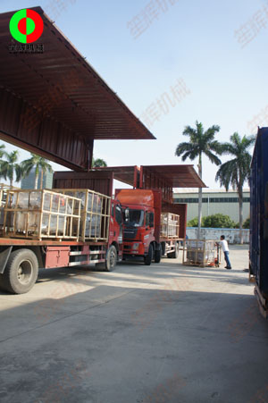 天氣晴好,三輛貨車靜待裝車出貨！