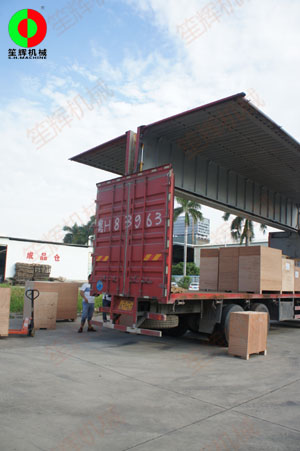 海外訂單逐步回暖,客戶大批蔬果處理加工設(shè)備裝車發(fā)往海關(guān)出貨！