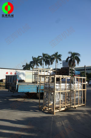 安徽客戶訂購的果蔬清洗機等食品加工機械按期交付！