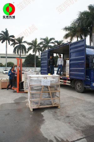 魚蝦采肉機(jī)和一批蔬果類食品加工處理機(jī)械裝車出貨！