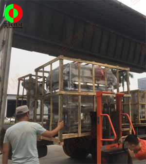 蔬果清洗加工設(shè)備按期生產(chǎn)完成，裝車發(fā)貨交付客戶！