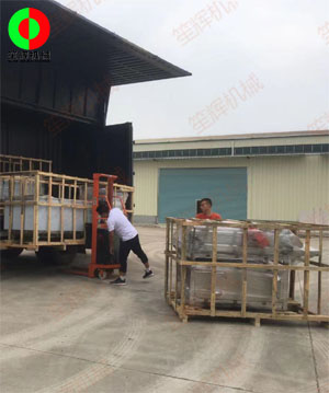 五一假期前多臺洗菜機設備裝車發(fā)貨！