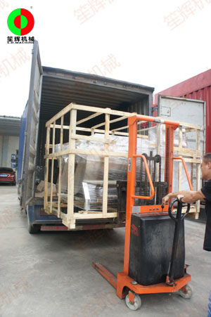 多功能洗菜機(jī)現(xiàn)機(jī)裝車發(fā)貨，交付客戶！