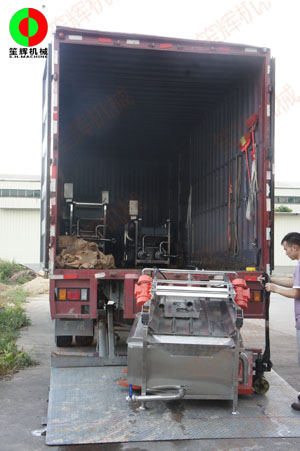 客戶物流自提多套渦流洗菜機(jī)組,裝車發(fā)貨！