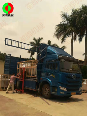 客戶訂購(gòu)的多臺(tái)氣泡洗菜機(jī)裝車發(fā)貨，按期交付！