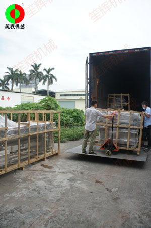 江蘇客戶訂購的多套渦流洗菜機組裝車發(fā)貨！