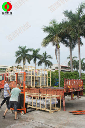 瓜果削皮機、切菜機以及洗菜機等蔬果前處理加工設(shè)備兩車同時發(fā)貨交付！