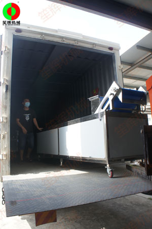 氣泡洗菜機(jī)專車發(fā)貨交付經(jīng)銷客戶！