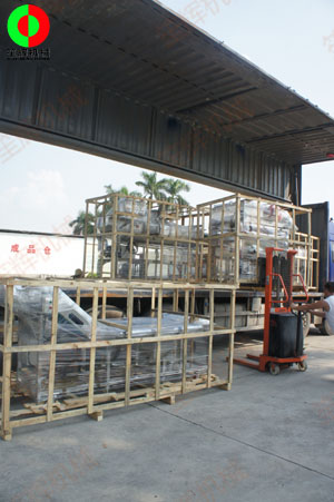 某地經(jīng)銷商定購(gòu)的無(wú)損洗菜機(jī)、氣泡洗菜機(jī)及渦流清洗線由兩部專車發(fā)貨！