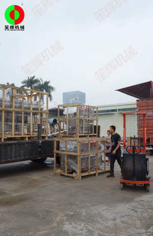 提升輸送機(jī)、渦流洗菜機(jī)、毛刷清洗去皮機(jī)等設(shè)備交付客戶！