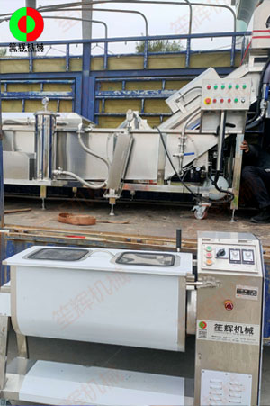 廣州客戶訂購的全網(wǎng)鏈氣泡清洗機、攪拌機裝車交付客戶！