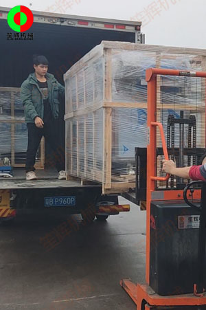 廣州鐘小姐定購的兩臺氣泡洗菜機按期交付！