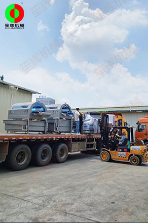 客戶訂購的智能渦流清洗線裝車出貨！