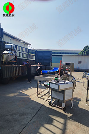 洗菜機(jī)切菜機(jī)脫水機(jī)等一批果蔬凈菜加工設(shè)備發(fā)往海南省客戶(hù)！